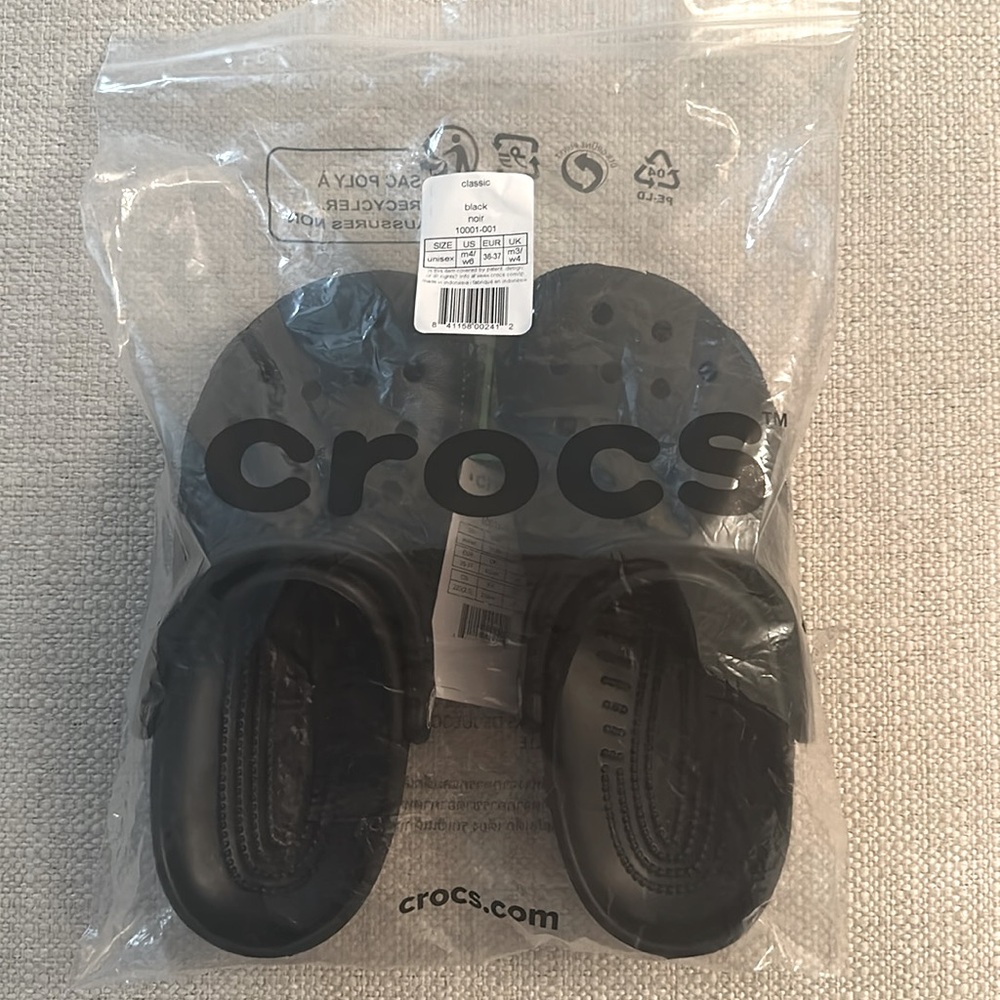 Crocs Unisex-Adult Classic Clogs, Black, women’s size 6 - Picture 6 of 10